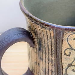 ストライプチューリップマグカップ(大)　陶器　コーヒー 3枚目の画像