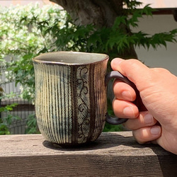 ストライプチューリップマグカップ(大)　陶器　コーヒー 7枚目の画像