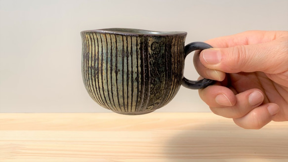 ストライプチューリップマグカップ(小)　陶器 2枚目の画像