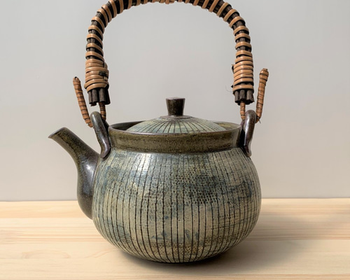 陶器製のストライプ急須 1_d1e521758548467c20bc270b86a4