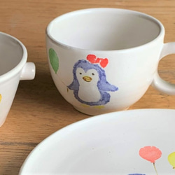 子供食器　マグカップ　陶磁器「ふうせんペンギン」 1枚目の画像