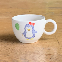 子供食器　マグカップ　陶磁器「ふうせんペンギン」 2枚目の画像