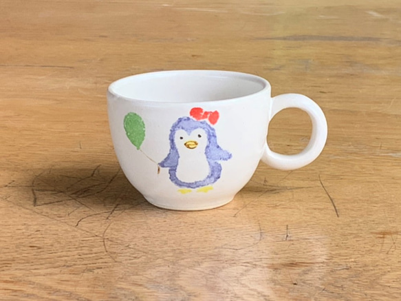 子供食器　マグカップ　陶磁器「ふうせんペンギン」 2枚目の画像