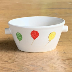 子供食器　双耳鉢　スープカップ　陶磁器「ふうせんペンギン」 1枚目の画像