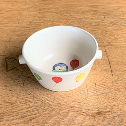 子供食器　双耳鉢　スープカップ　陶磁器「ふうせんペンギン」 4枚目の画像