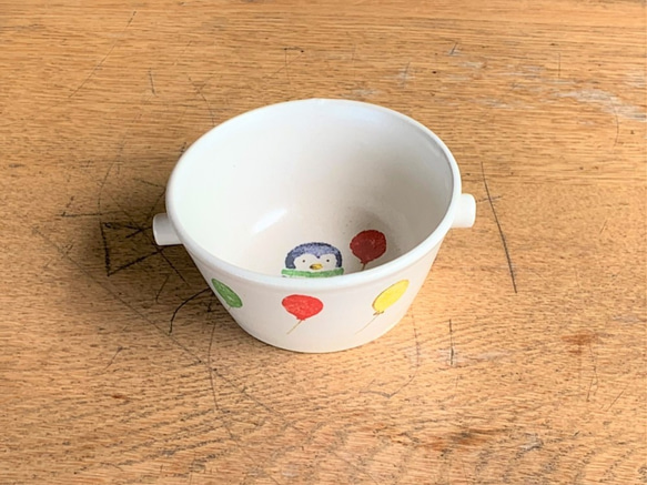 子供食器　双耳鉢　スープカップ　陶磁器「ふうせんペンギン」 4枚目の画像
