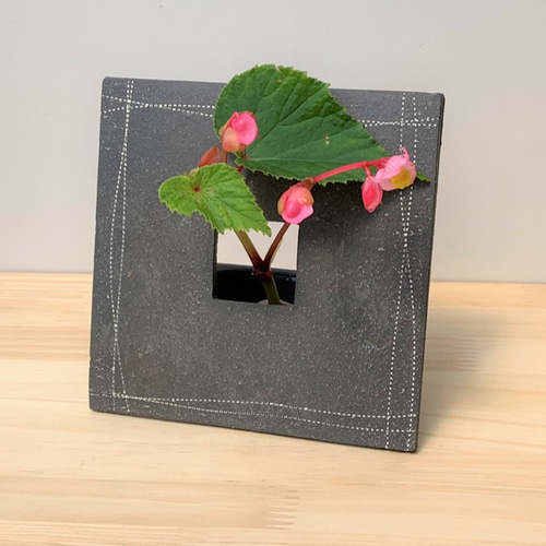 黒陶花の額縁(スクエア) 陶器 一輪挿し 一輪挿し・花瓶・花器 し