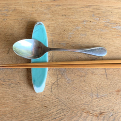 箸とスプーンが一緒に置ける　ナイフ＆フォークレスト2個組　陶器 2枚目の画像