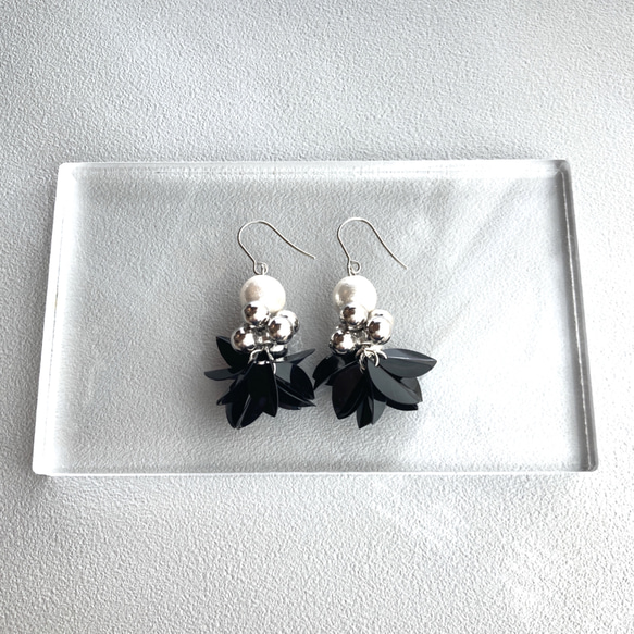 ブラックスパンコールピアス/イヤリング ピアス（フック・チェーン  