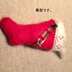 Cat in Christmas stockings C　ブローチ　レジンド羊毛フェルト 3枚目の画像