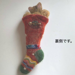 2way♪Cat in Christmas stockings ペンダント＆ブローチ　形状安定羊毛フェルト 4枚目の画像