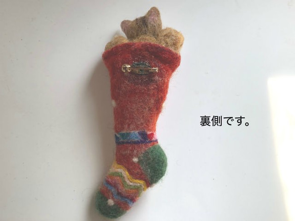 2way♪Cat in Christmas stockings ペンダント＆ブローチ　形状安定羊毛フェルト 4枚目の画像