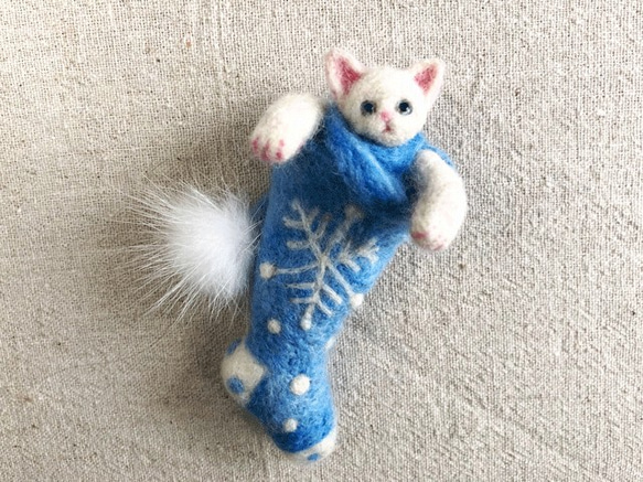 2way♪一隻貓在聖誕襪子吊墜＆胸針B股羊毛氈 第1張的照片