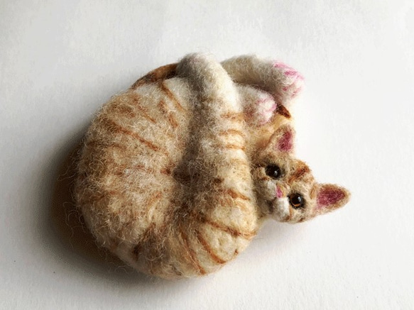 アンモニャイトH　茶トラの子猫　ブローチ＆ペンダント　形状安定羊毛フェルト 6枚目の画像