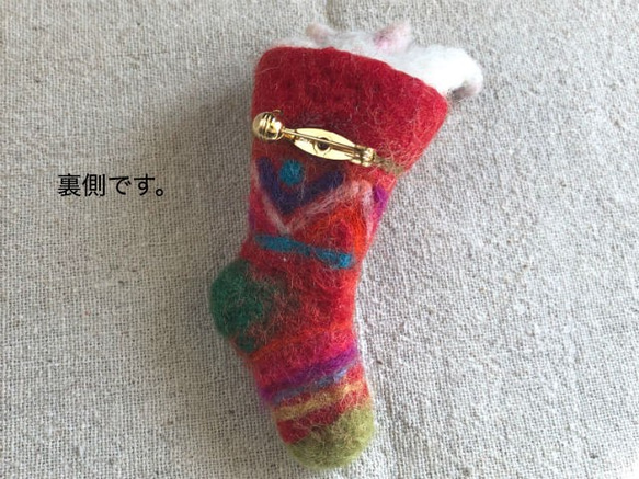 2way♪Kitten in Christmas stockings A ペンダント＆ブローチ　形状安定羊毛フェルト 6枚目の画像