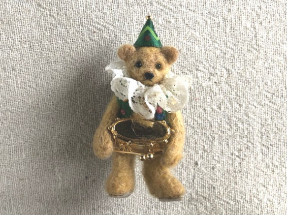 　サーカスのドラマー　THE ONLY BEAR　 形状安定羊毛フェルト　ブローチ＆ネックレス 9枚目の画像