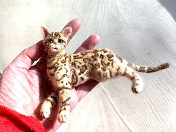 nyan chan様専用ページ　ベンガル猫　ブローチ＆ネックレス　形状安定羊毛フェルト 3枚目の画像