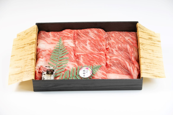 八戸毬姫牛 肩ロース (すき焼き・しゃぶしゃぶ用600g)【贈答】【ギフト】【お祝】【精肉・肉加工品】【冷凍・真空発送】 1枚目の画像