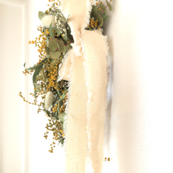 ミモザと2種のユーカリを使ったアンティークなハーフリース　ミモザリース　ドライフラワーリース 4枚目の画像