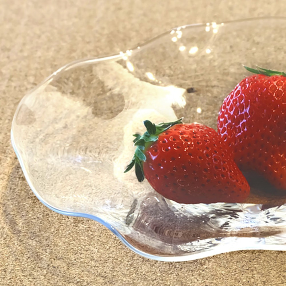 やや深めの中皿 =水たまりの深皿= 透明ガラス 中皿 大河内夏樹 通販