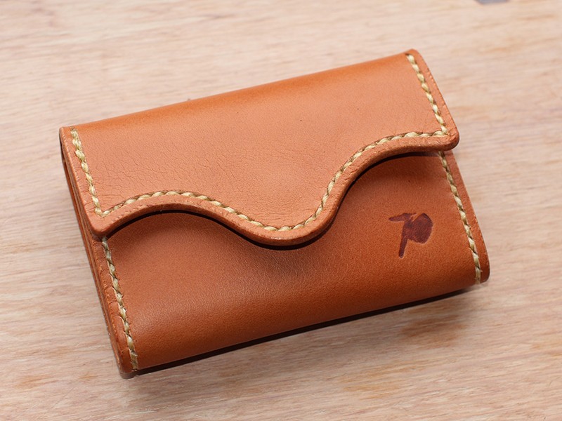 小さな革財布「パンツの前ポケットに入れてても邪魔にならない」【本革】【レザー】 4,374円