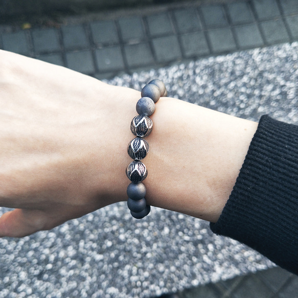 Elastic beaded bracelet with steel spheres squared bronze 6枚目の画像