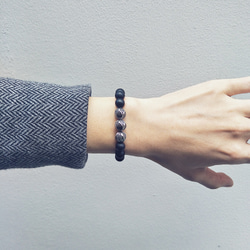 Elastic beaded bracelet with steel spheres squared bronze 1枚目の画像