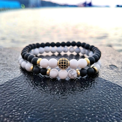 Elastic beaded bracelet with stone and a CZ sphere charm 1枚目の画像