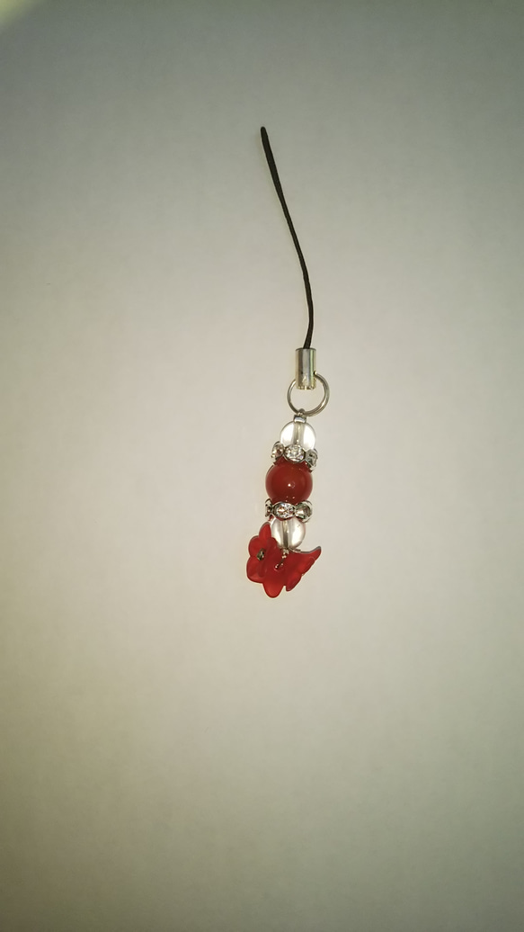 天然石赤メノウと水晶の　可愛いお花のストラップ「Creema限定」 4枚目の画像