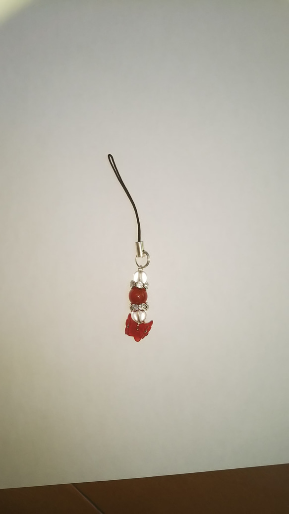 天然石赤メノウと水晶の　可愛いお花のストラップ「Creema限定」 5枚目の画像