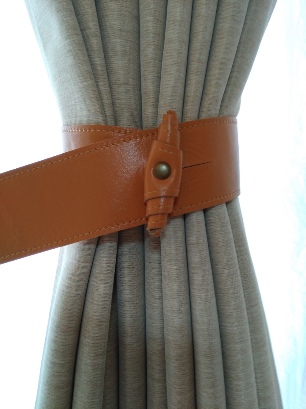 カーテンタッセル　ベルト　革製