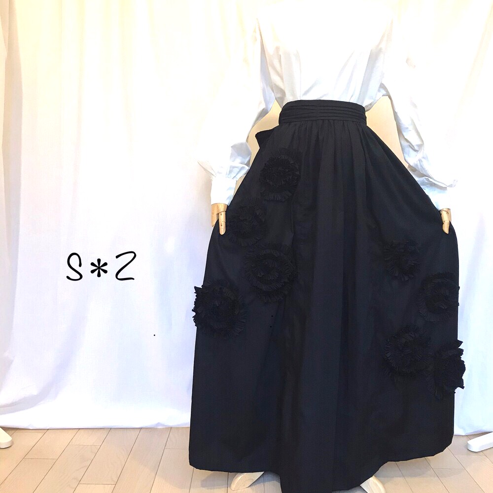 ※受注生産＊フリルギャザーのお花モチーフ付き☆フレアーギャザー超マキシ丈スカート☆(デザインリボン付き)