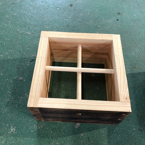日本ミツバチ 重箱用 鉄製巣門 240mm集水桝用 ハウス・小屋 まめしば