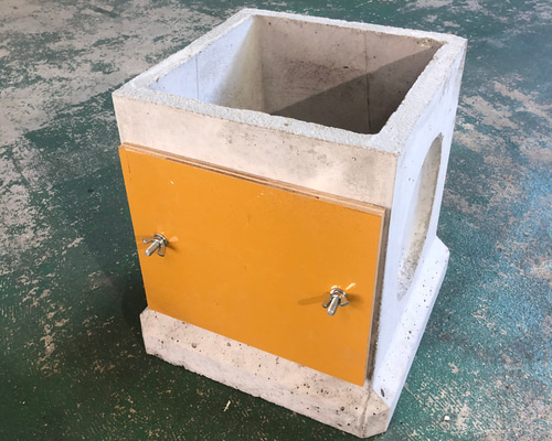 日本蜜蜂 集水桝用巣門 30cm用 2台セット 日本蜜蜂 240集水桝用 鉄製巣門 30cm用 ハウス・小屋 まめしば