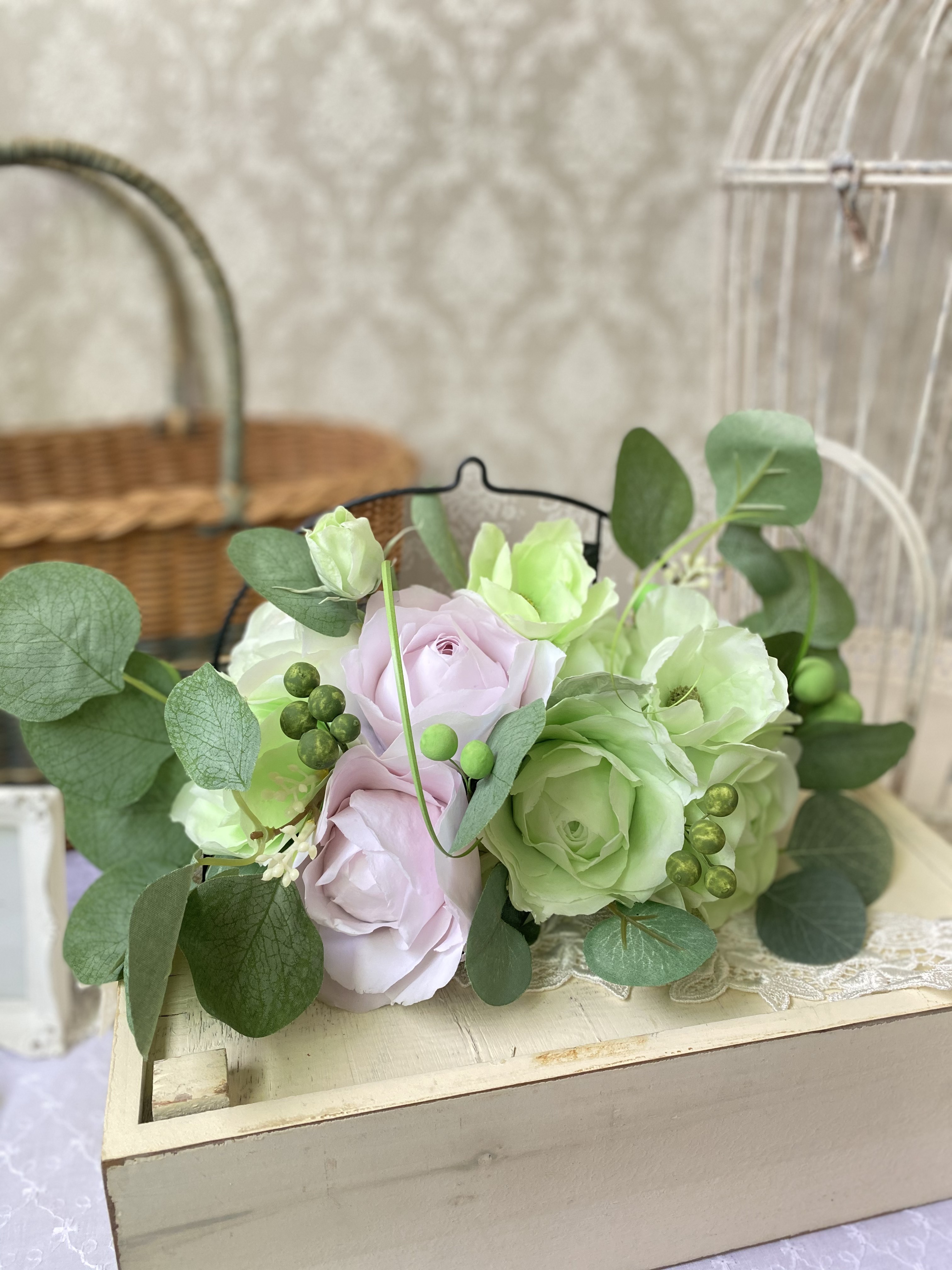 横長クレイフラワーアレンジメント。可愛らしく、爽やかのお色です。