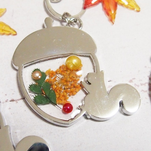 どんぐりチャーム 金のどんぐりのチャーム – Les Nereides