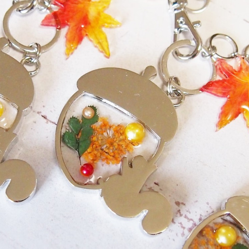 どんぐりとリスの秋バッグチャーム バッグチャーム 碧色工房・ほたる