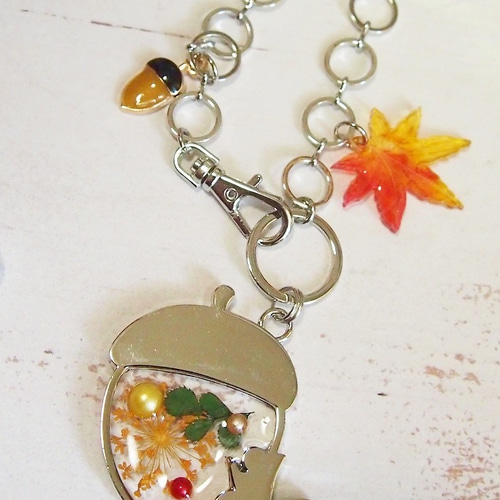 どんぐりとリスの秋バッグチャーム バッグチャーム 碧色工房・ほたる