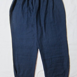 Wガーゼの体に優しいパンツ（紺色）裾タック 4枚目の画像