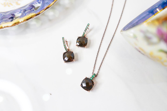 豪華スモーキークォーツNecklace with エメラルド 1枚目の画像