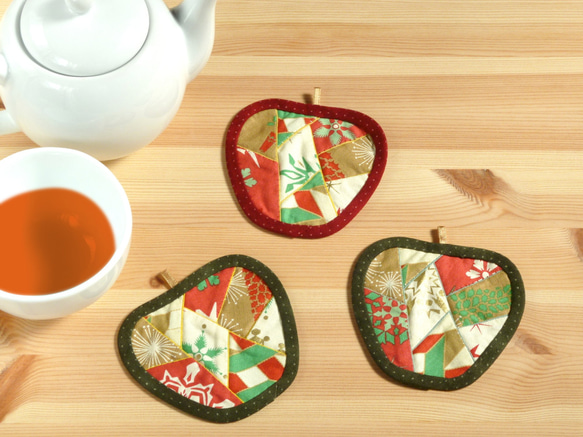 りんごのコースター（3枚組） ～クリスマス～ 1枚目の画像