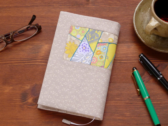 ブックカバー（新書判） ～君と歩く～ 1枚目の画像