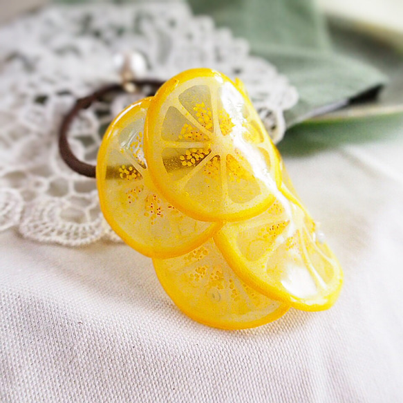 フレッシュ！大きな輪切りレモンがいっぱいのヘアゴム(受注制作) 3枚目の画像