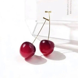 ミニ♡ * さくらんぼ * ピアス / イヤリング / 樹脂ノンホールピアス　《アメリカンチェリー》 2枚目の画像