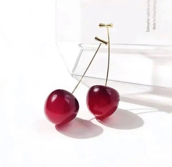 ミニ♡ * さくらんぼ * ピアス / イヤリング / 樹脂ノンホールピアス　《アメリカンチェリー》 2枚目の画像