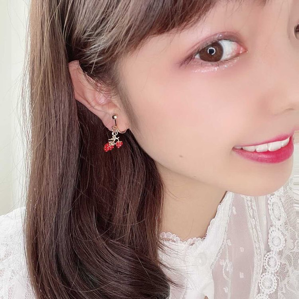 ﾜﾝｺｲﾝ❥❥❥ミニ♡いちご ピアス / イヤリング / 樹脂ノンホールピアス 4枚目の画像