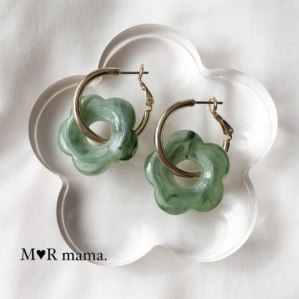 MATCHA☆グリーン マーブル フラワー × ゴールド ✳︎ ピアス 