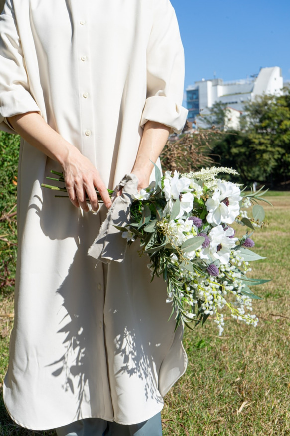 ナチュラルエレガント 白をメインとしたアネモネのブーケ　造花　前撮り　お色直し　カラードレス【ウェディングブーケ】 ナチュラルエレガント 白をメインとしたアネモネのブーケ　造花　前撮り　お色直し　カラードレス【ウェディングブーケ】 J1518213850(11700円)