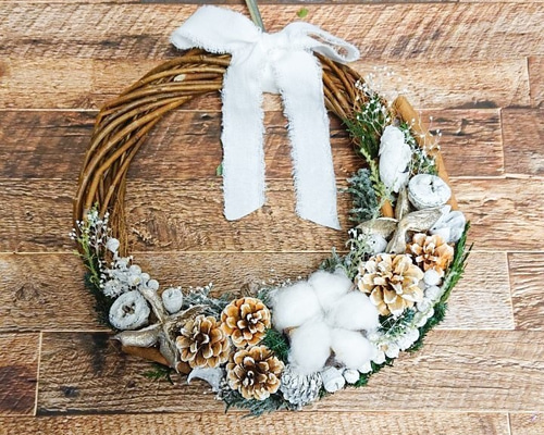 コットンフラワーのふわふわケーキリース クリスマスリース】コットンフラワーが印象的な、ふわふわで優しい