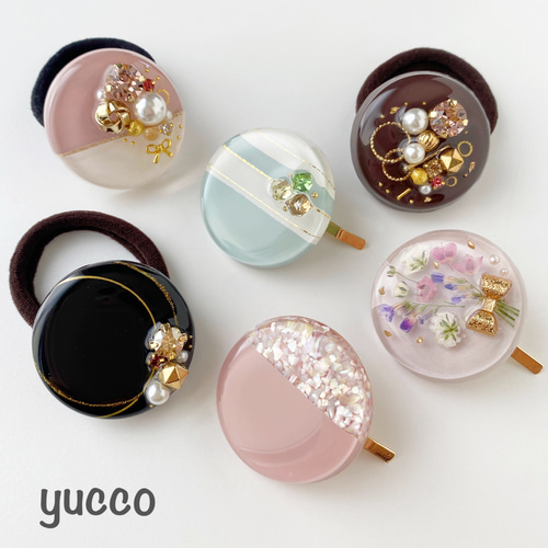 【レジン＊ポニーフックヘアゴム帯留め】たっぷりビジュー✧˚ベージュ×チョコレート ◇受注制作◇【レジン＊ポニーフック・ヘアゴム・帯留め